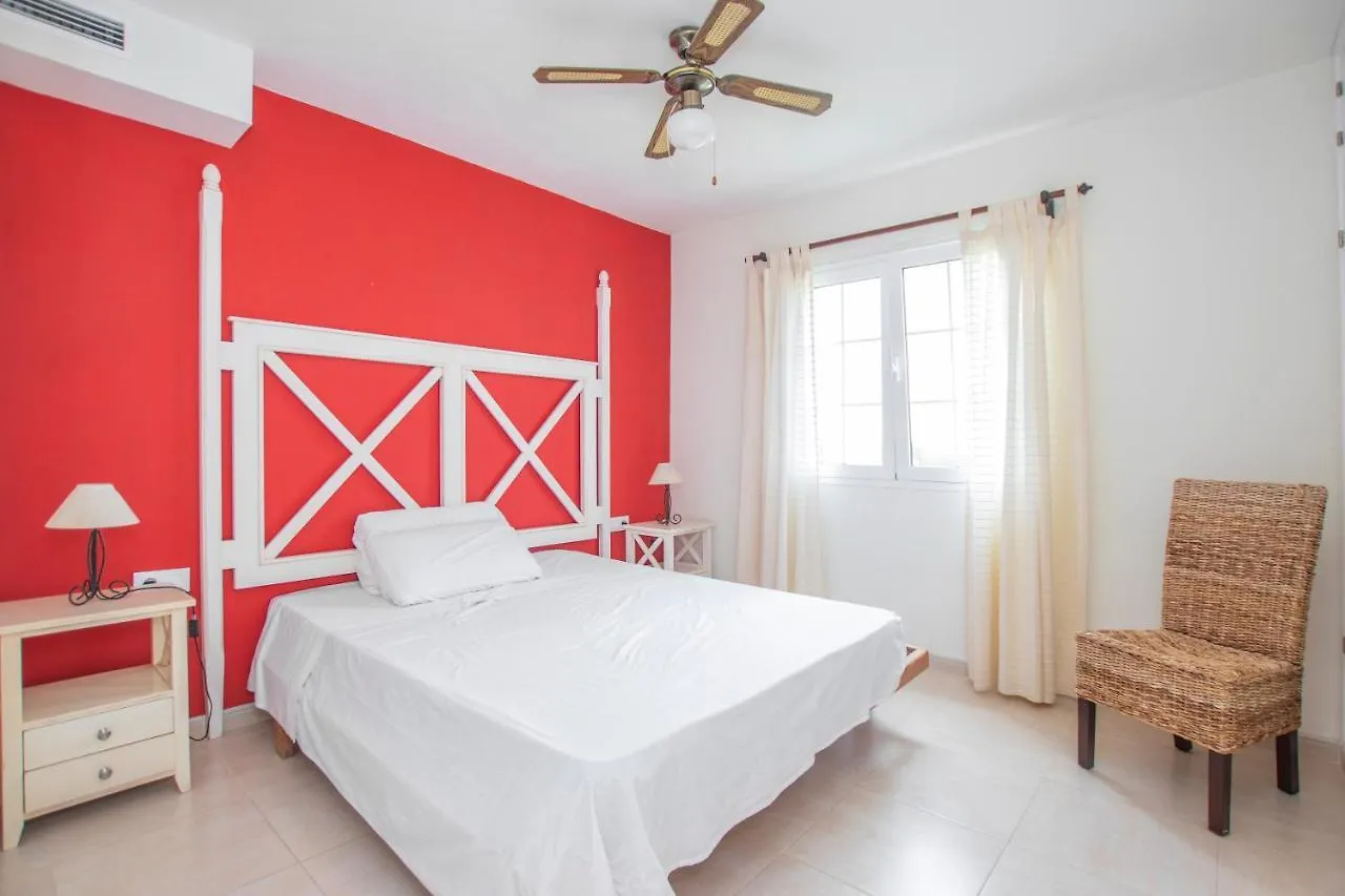 Cheap & Chic Apartamento En Son Bou De 3 Dormitorios 0*,  إسبانيا